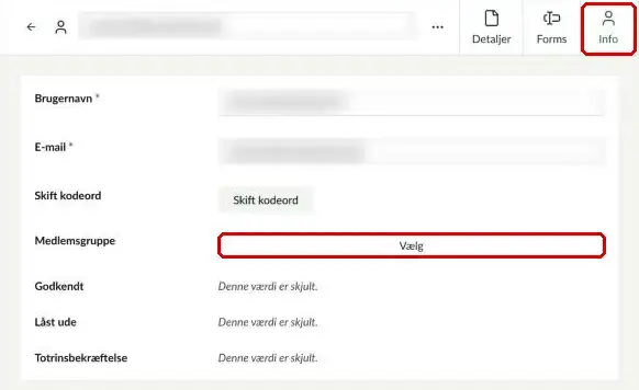 Fanen Info på et medlem med feltet Medlemsgruppe og knappen Vælg markeret