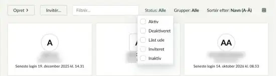 Brugerlisten med filteret Status foldet ud og valgmulighederne Aktiv, Deaktiveret, Låst ude, Inviteret og Inaktiv